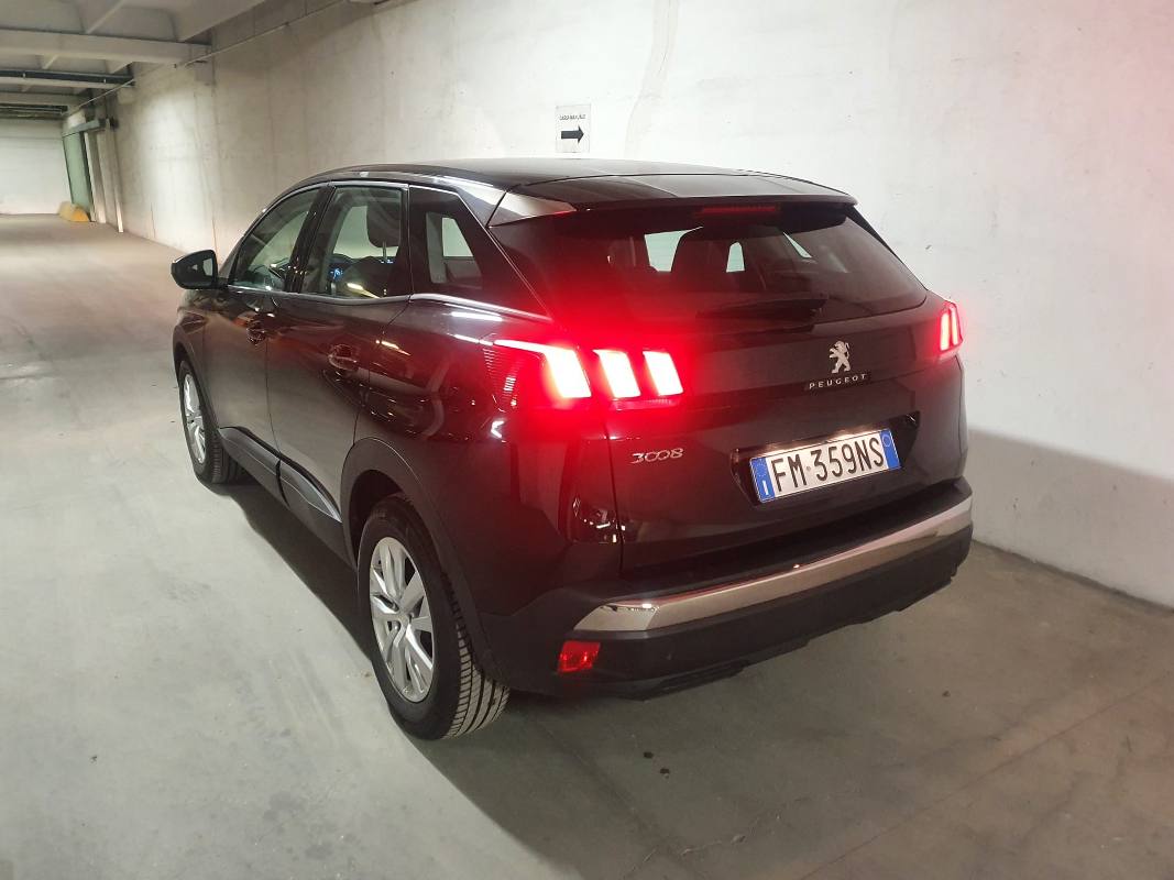 PEUGEOT 3008 BlueHDI 120 EAT6 SS Business Sport utility vehicle 5-door