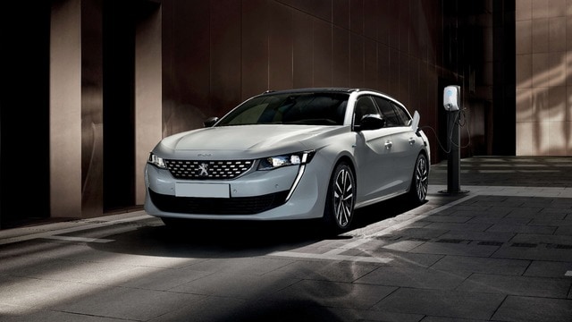 PEUGEOT 508 Hybrid 225 e-EAT8 SW Allure